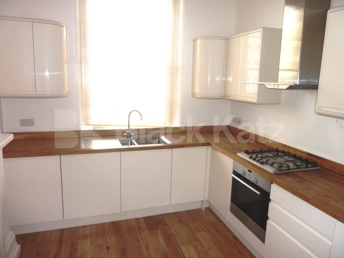 			FANTASTIC 4 BED IN WC1!, 4 Bedroom, 1 bath, 1 reception Flat			 Swinton Street , KINGS CROSS